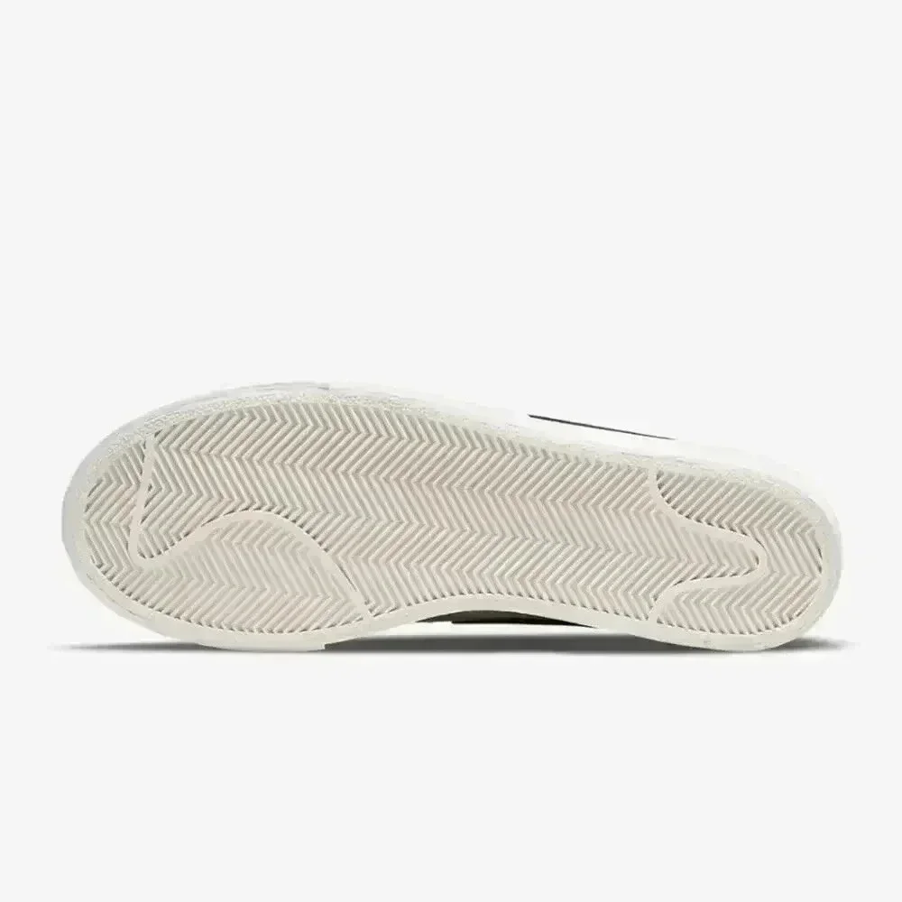 Nike Blazer Low Platform 11.5